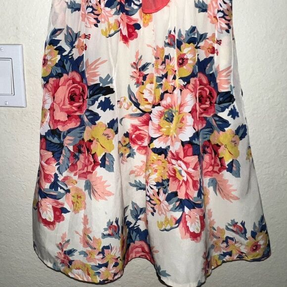 EMMELEE FLORAL SUMMER DRESS- size SMALL - Picture 4 of 6